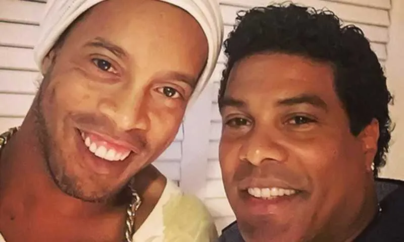 Ronaldinho e irmão são acusados de entrar no Paraguai com documentos falsos 