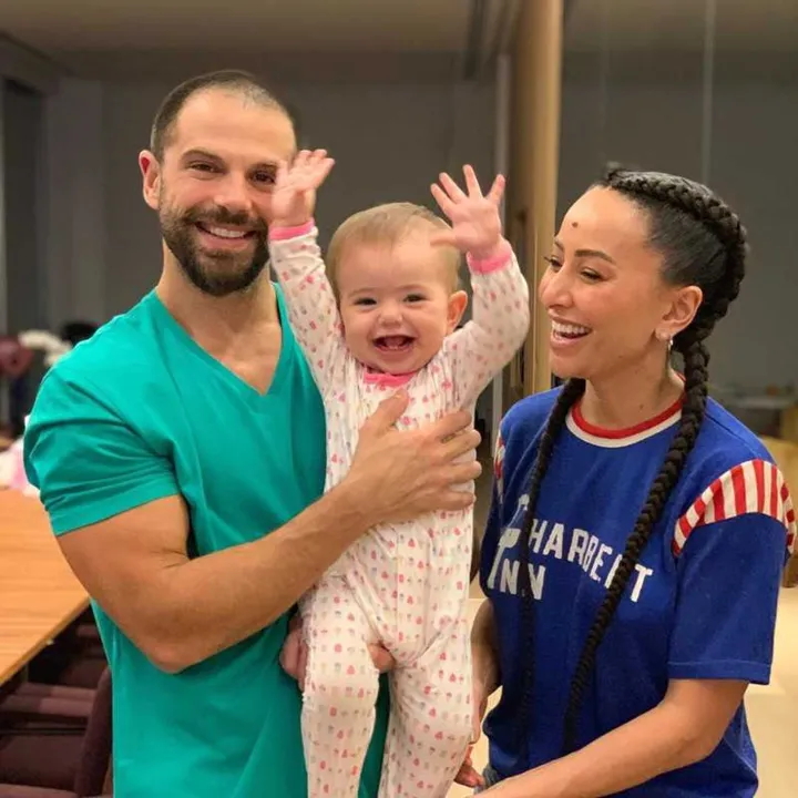 Duda e Sabrina são pais de primeira viagem 