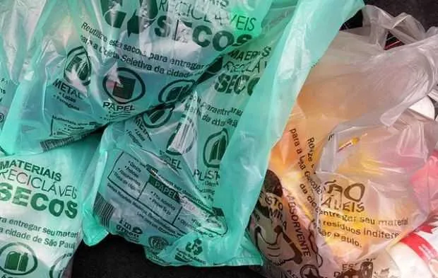 O Rio de Janeiro foi o primeiro Estado do país a banir a distribuição das sacolas plásticas nos estabelecimentos comerciais