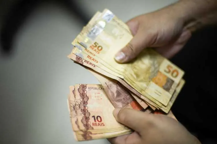 Salário mínimo em 2020 fica abaixo do previsto