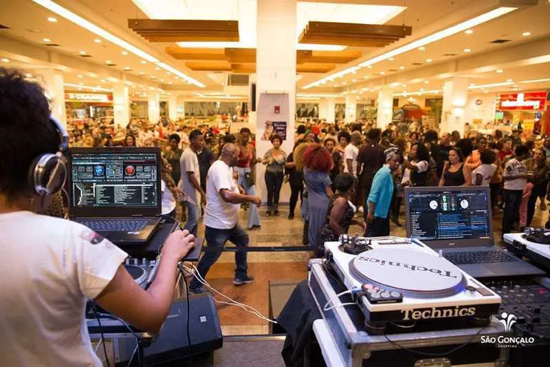Imagem ilustrativa da imagem Baile Charme vai agitar o São Gonçalo Shopping nesta sexta-feira (13)