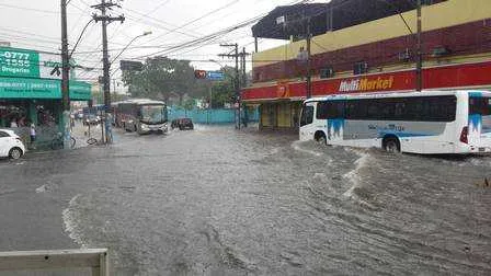 Muitos bairros de São Gonçalo amanheceram debaixo d'água