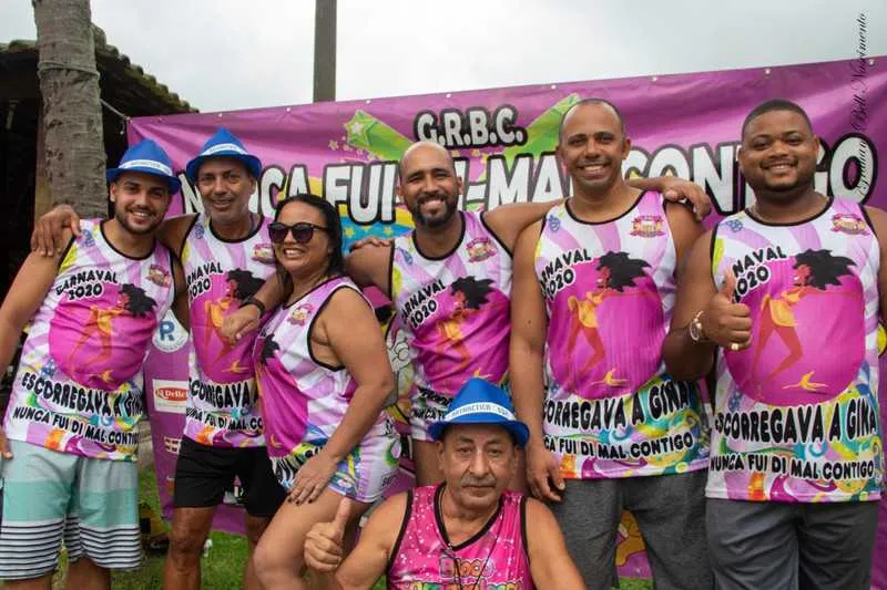 Foto da confraternização dos sócios contribuintes do bloco.