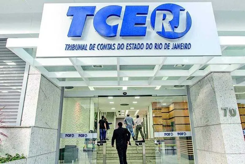 O salário ultrapassa R$ 13 mil 