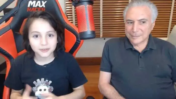 No vídeo, Temer é entrevistado por seu filho de dez anos 