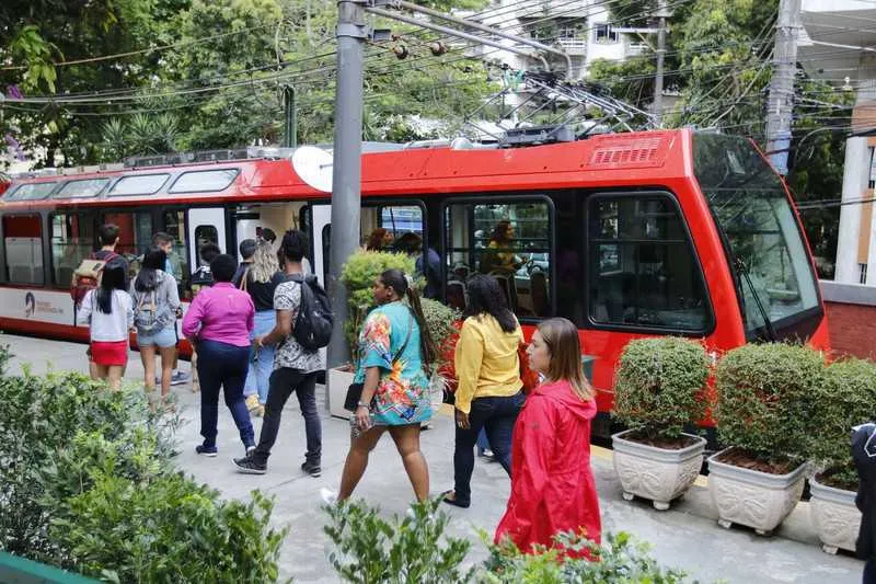 O bonde do Corcovado voltou a operar na manhã desta segunda-feira (2), após um curto-circuito