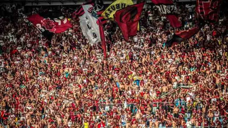A torcida do Fla atacou a do Flu ainda durante a partida 