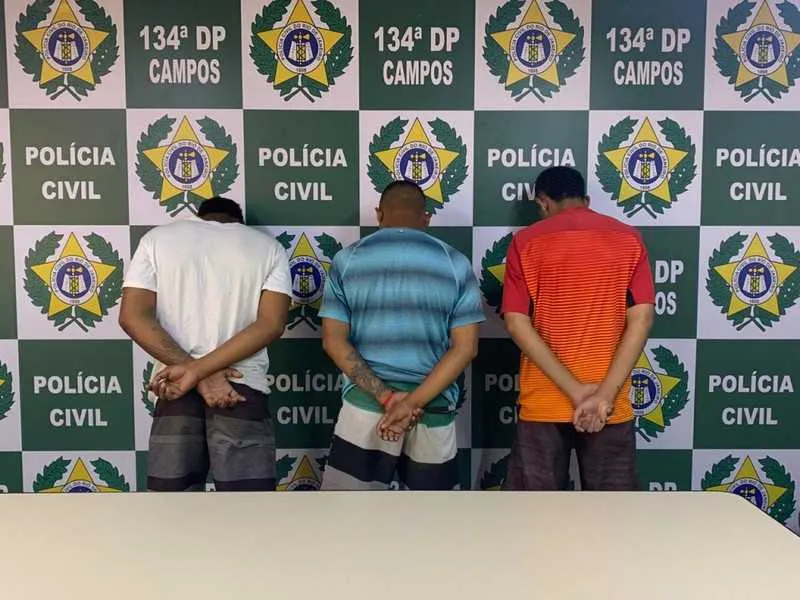 Ao todo, sete homens foram responsáveis pelo crime, mas quatro foram presos na época. Os outros três estavam foragidos