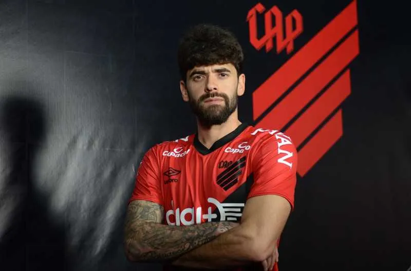 Canesin teve rápidas passagens pelas categorias de base do Santos e do Corinthians