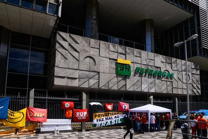 Diretores da FUP ocupam sede da Petrobrás no Rio de Janeiro há 3 dias