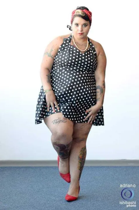 Karoline Akactos, de 25 anos, passou por momentos de discriminação por causa do seu corpo