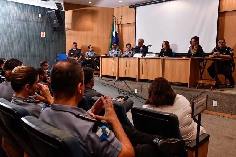 apenas 388 profissionais têm prestado assistência aos servidores