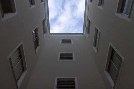 Imagem ilustrativa da imagem Coronavírus: condomínios devem evitar assembleias e prorrogar gestão de síndicos atuais