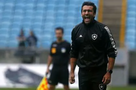 O Botafogo volta a campo nesta quinta-feira (31)