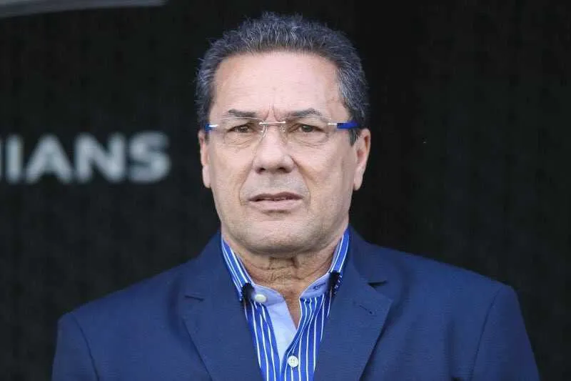 Vanderlei Luxemburgo acertou com o Palmeiras e assina contrato de dois anos