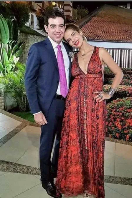 O casal tentou manter o relacionamento longe dos holofotes no início