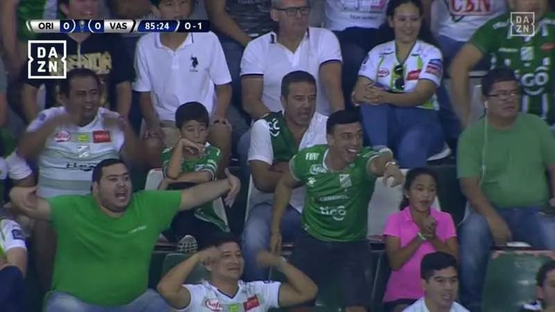 A torcida do Oriente Petroleiro gritou ofensas como "macaco" e faziam gestos imitando o animal para atingir os jogadores