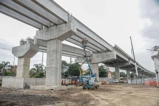 O viaduto tem 2,5 km de extensão e duas faixas de rolamento