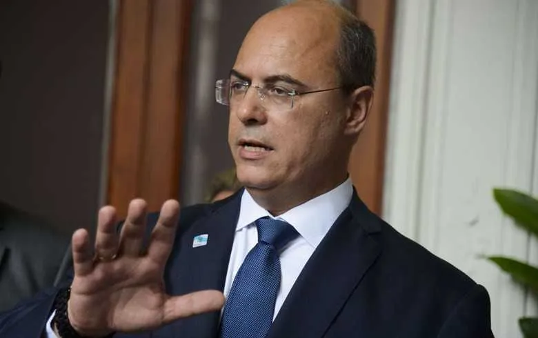 Imagem ilustrativa da imagem Witzel diz que Cedae falhou por não usar carvão ativado há mais tempo
