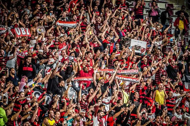 Imagem ilustrativa da imagem Flamengo é denunciado por gritos homofóbicos da torcida no clássico Fla x Flu