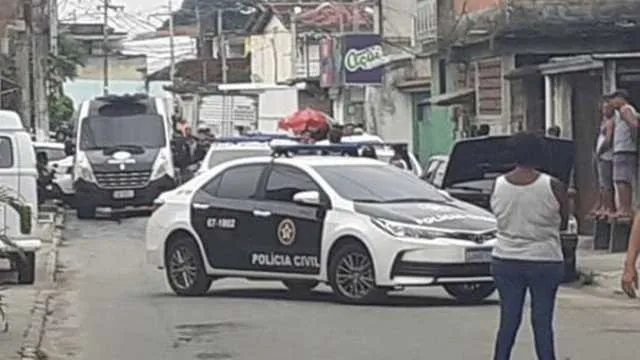 A Polícia Civil apreendeu mais de 20 pessoas que estavam na festa