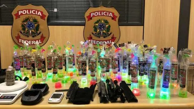 Todo o material apreendido será encaminhado para sede da Polícia Federal na Praça Mauá, no Centro do Rio.

