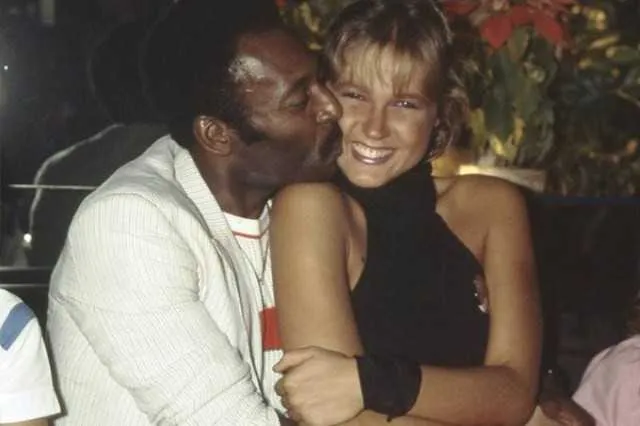 Xuxa falou sobre detalhes do seu relacionamento com o jogador Pelé
