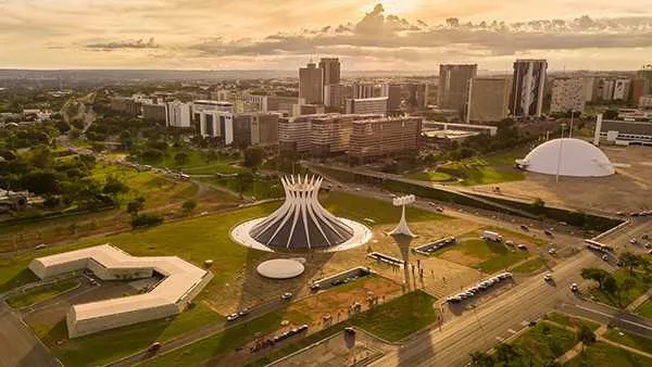 Brasília foi projetada pelo arquiteto Oscar Niemeyer