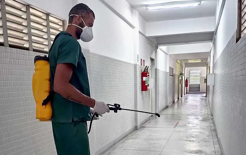 Imagem ilustrativa da imagem UFF inicia sanitização do Hospital Antônio Pedro e dos campi da universidade
