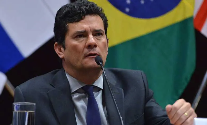 Sérgio Moro deixa o cargo após a exoneração do diretor-geral da PF, Maurício Valeixo