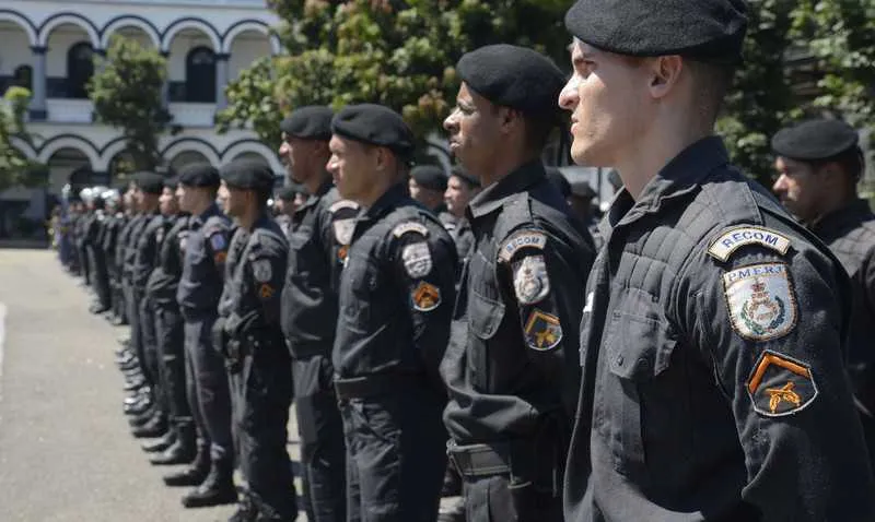 Os policiais militares têm estado na linha de frente no combate à pandemia