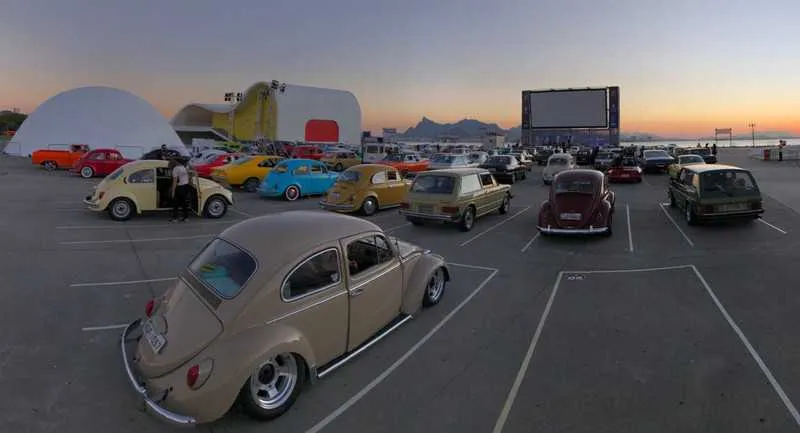 Imagem ilustrativa da imagem Primeiro Encontro Nictheroy Cine Drive-in de Veículos Antigos reúne colecionadores de diferentes idades