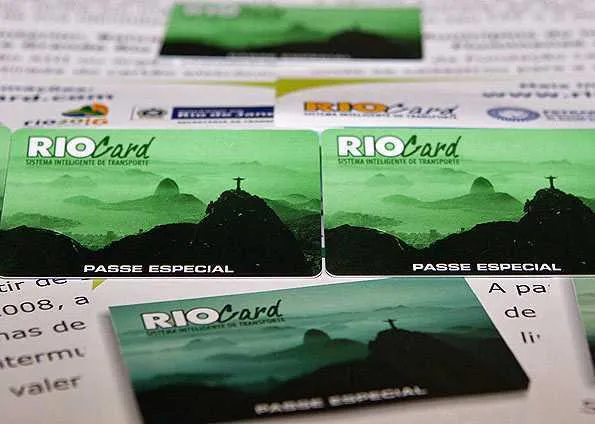 O agendamento deverá ser feito junto à Riocard Mais, através do telefone