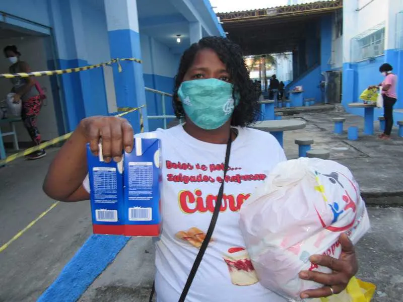 Imagem ilustrativa da imagem Prefeitura entrega 10 mil kits merenda escolar em primeiro dia de distribuição