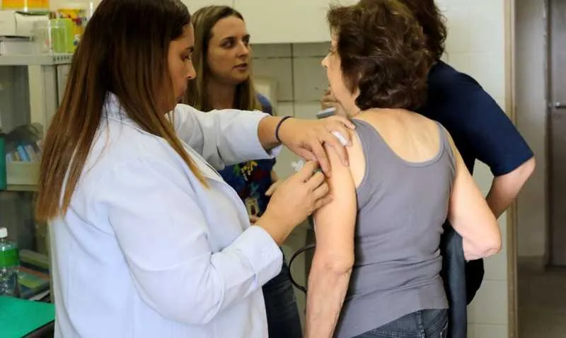 Imagem ilustrativa da imagem Vacinação contra gripe tem mais de 90% do público-alvo imunizado