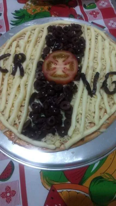 Detalhes como o tomate com o formato da Cruz-maltina é preservado na pizza