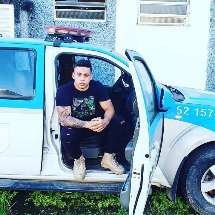 Imagem ilustrativa da imagem Youtuber Gabriel Monteiro se apresenta e será reintegrado a PM após ser expulso por deserção