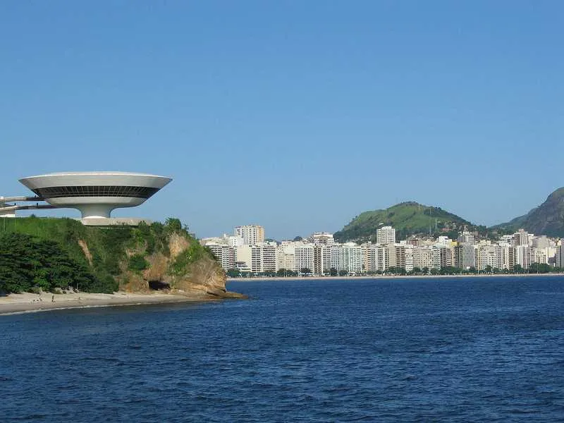 Niterói conta com um sistema de cercamento eletrônico que usa inteligência artificial e 70 câmeras