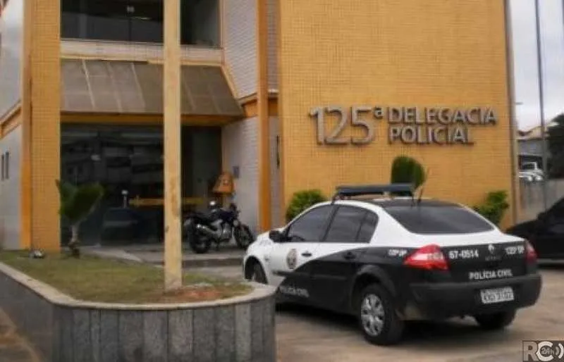 O corpo do homem, ainda não identificado foi levado para o IML e o caso registrado na 125ª DP