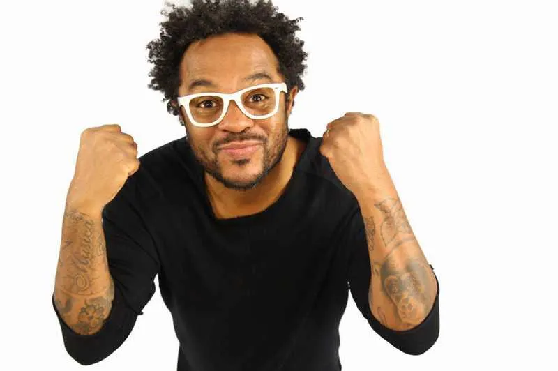 Comediante Marcelo Marrom