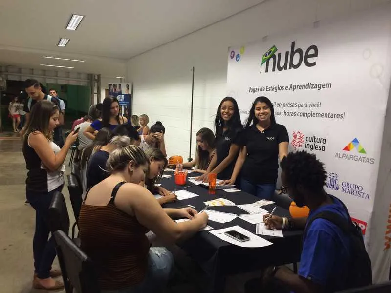 
Para se candidatar, basta se cadastrar gratuitamente no site