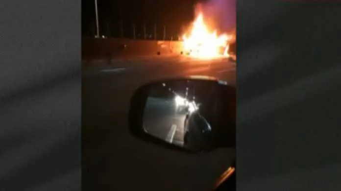 O veículo teve princípio de incêndio. 