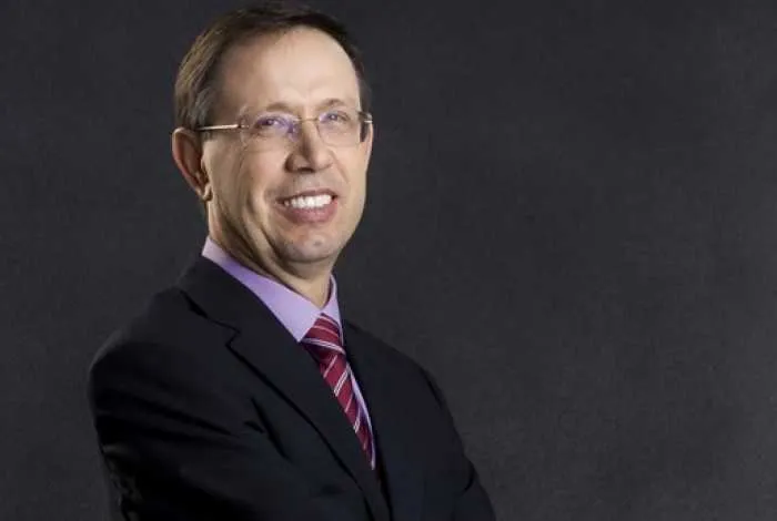 Carlos Wizard é fundador da rede Wizard de cursos de inglês