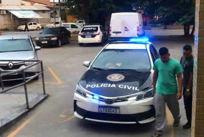 Agentes da 65ª DP (Magé) prenderam quatro criminosos que roubavam Iphones em Magé e São Gonçalo