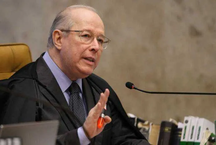 O ministro também decide hoje se divulga ou não o vídeo da reunião do presidente com ministros no dia 22 de abril