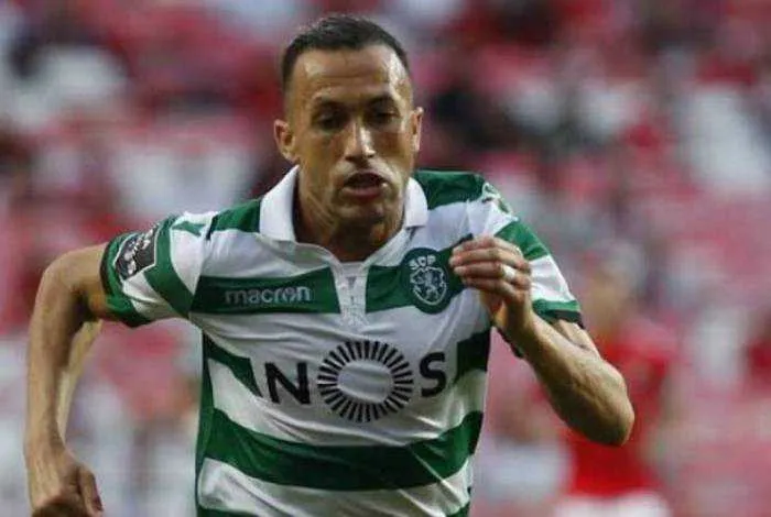 O Santos também chegou a ter conversas com os representantes do atleta, mas recuou