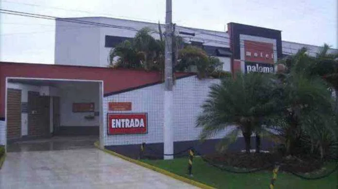 O flagrante aconteceu no motel Paloma, na Rua Júlio Lima