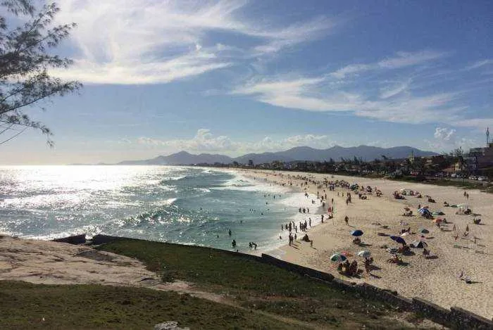 Está também proibido o estacionamento nas orlas de praias e lagoas
