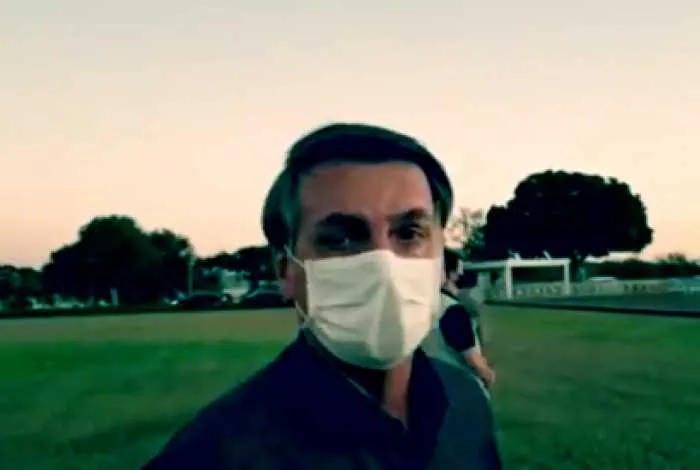 Bolsonaro afirmou que está respondendo bem ao vírus por conta do medicamento