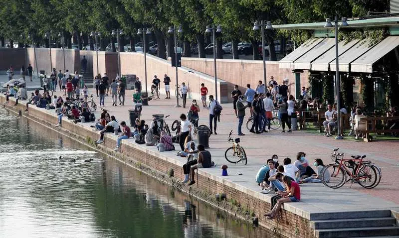 A Itália registrou 119 novas mortes pela epidemia covid-19 neste sábado (23)